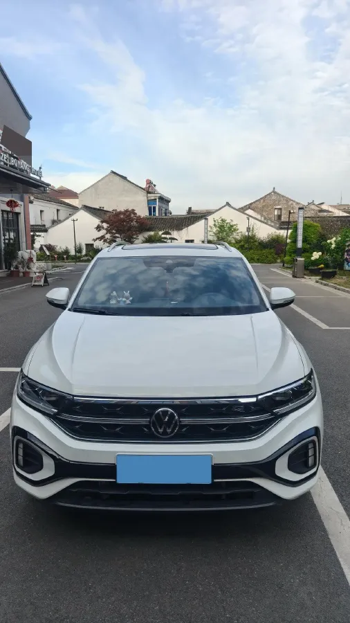 2024 Volkswagen T-Roc 1.4T 150HP L4 7DCT,autocango,china used car exporter,china ev exporter,chinese used car exporter,chinese used ev exporter