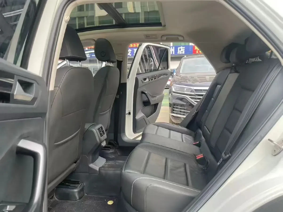 2024 Volkswagen T-Roc 1.4T 150HP L4 7DCT,autocango,china used car exporter,china ev exporter,chinese used car exporter,chinese used ev exporter