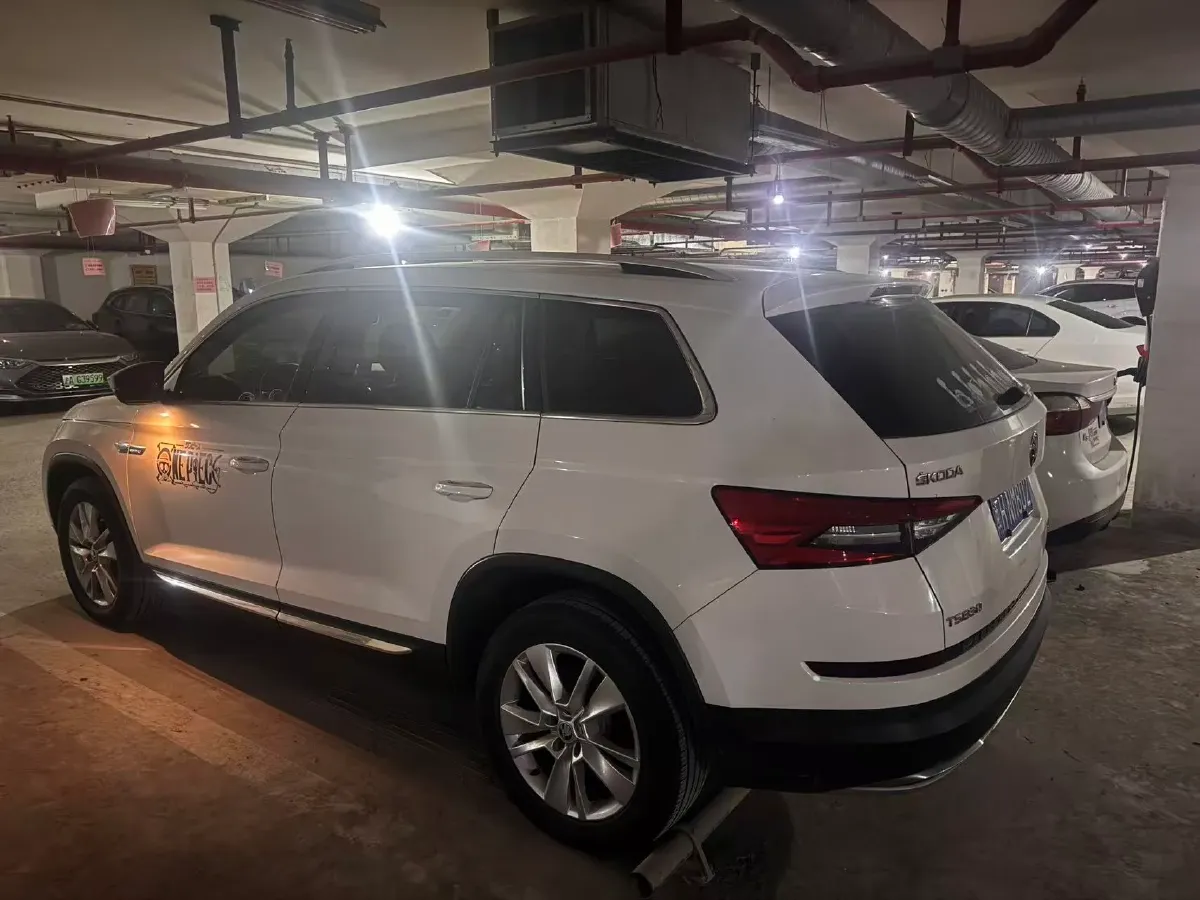 2017 Skoda Kodiak 1.8T 180HP L4 7DCT,autocango,china used car exporter,china ev exporter,chinese used car exporter,chinese used ev exporter