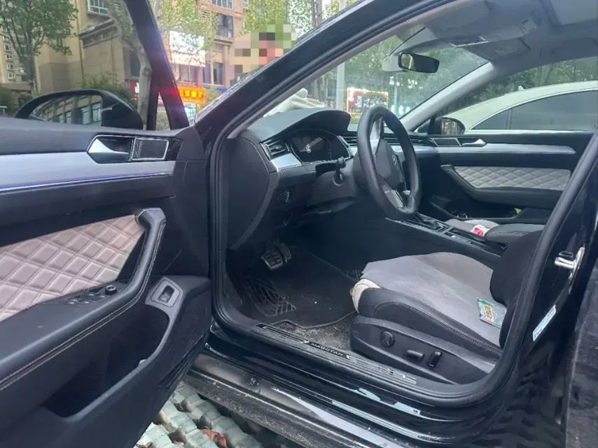 2023 Volkswagen Magotan 2.0T 186HP L4 7DCT,autocango,china used car exporter,china ev exporter,chinese used car exporter,chinese used ev exporter