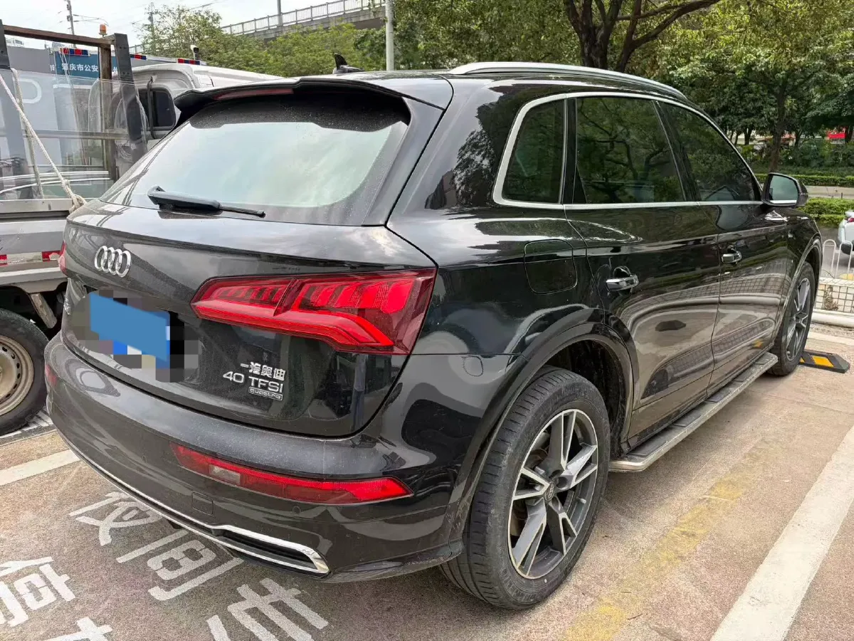 2020 Audi Q5L 2.0T 190HP L4 7DCT,autocango,china used car exporter,china ev exporter,chinese used car exporter,chinese used ev exporter