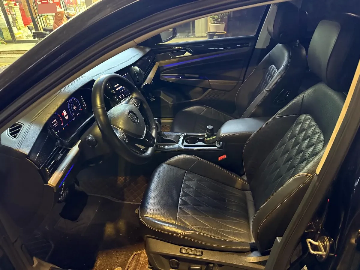 2019 Volvo V40 1.5T 152HP L4 6AT,autocango,china used car exporter,china ev exporter,chinese used car exporter,chinese used ev exporter