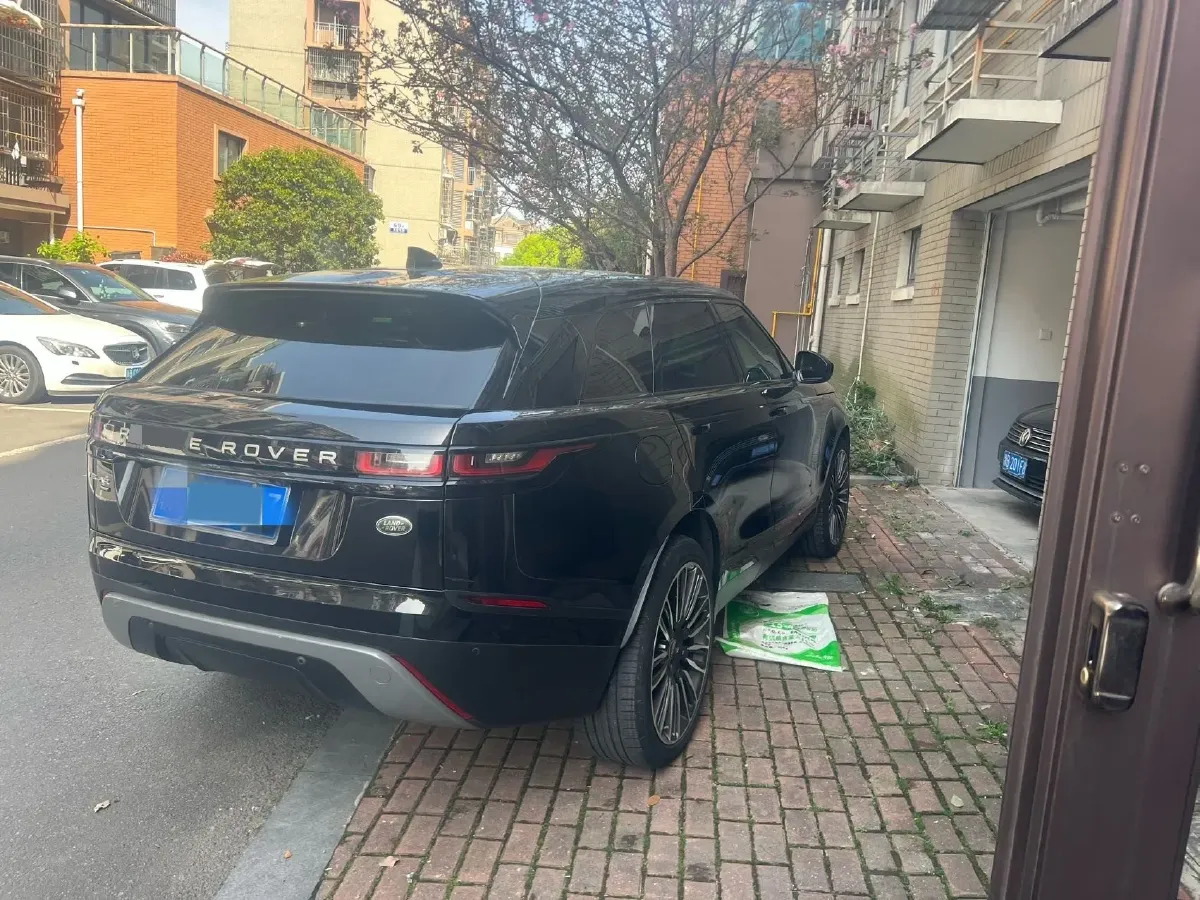 2018 Land Rover Discovery 2.0T 300HP L4 8AT,autocango,china used car exporter,china ev exporter,chinese used car exporter,chinese used ev exporter