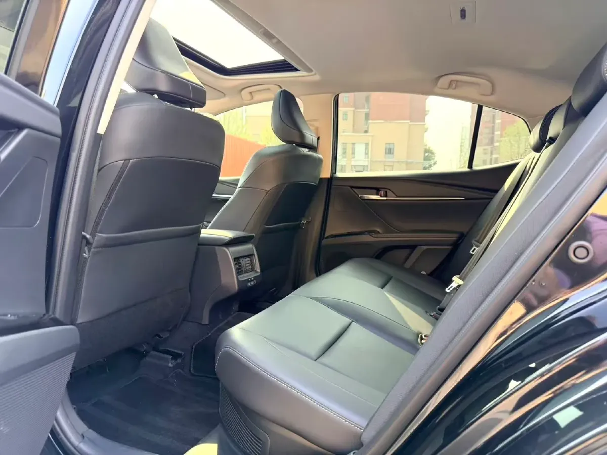 2024 Toyota Camry 2.5L 185HP L4 E-CVT Hybrid,autocango,china used car exporter,china ev exporter,chinese used car exporter,chinese used ev exporter