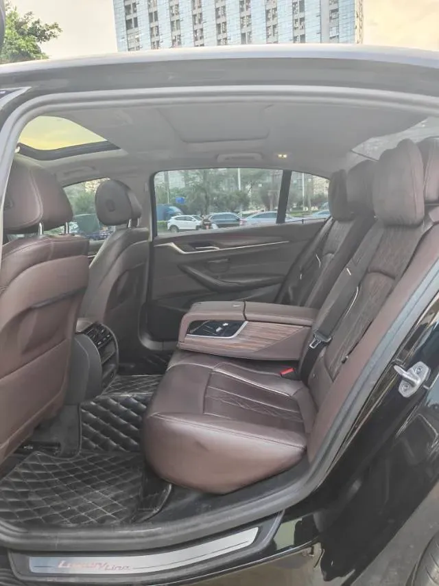 2020 BMW 5 Series 2.0T 252HP L4 8AT,autocango,china used car exporter,china ev exporter,chinese used car exporter,chinese used ev exporter