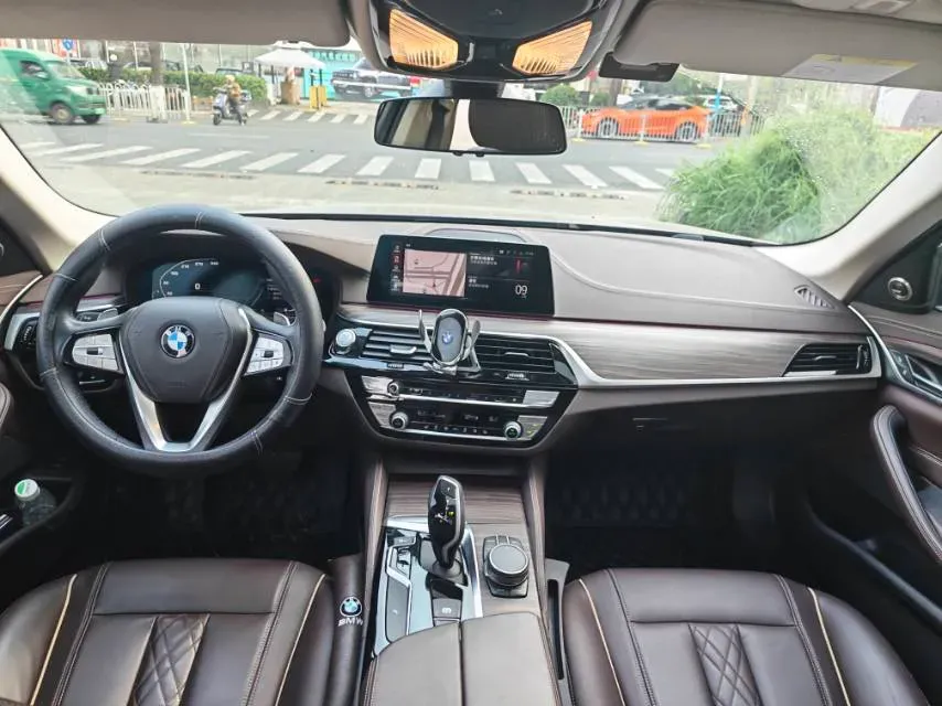 2020 BMW 5 Series 2.0T 252HP L4 8AT,autocango,china used car exporter,china ev exporter,chinese used car exporter,chinese used ev exporter