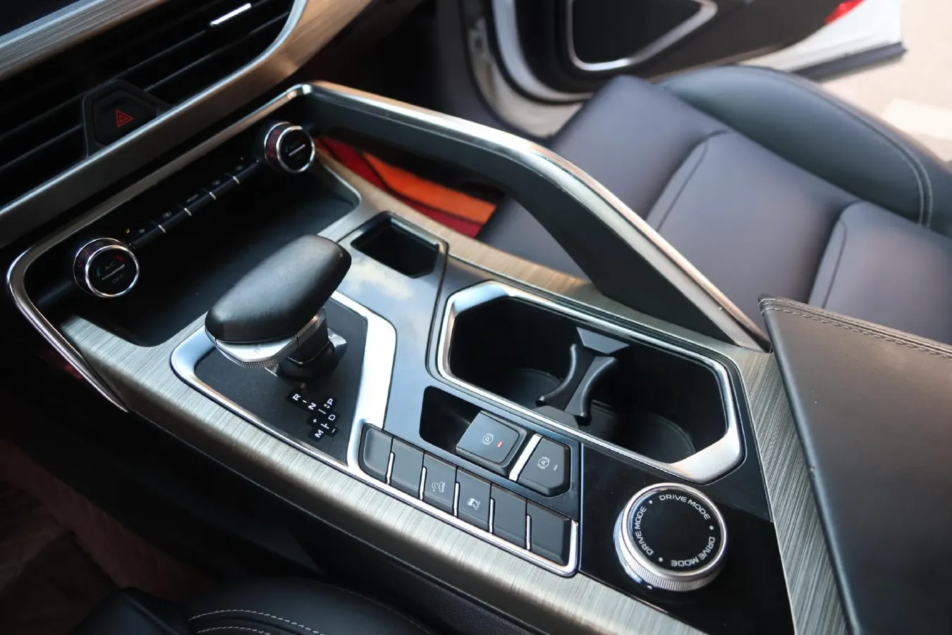 2019 Geely Tugella 2.0T 238HP L4 8AT,autocango,china used car exporter,china ev exporter,chinese used car exporter,chinese used ev exporter