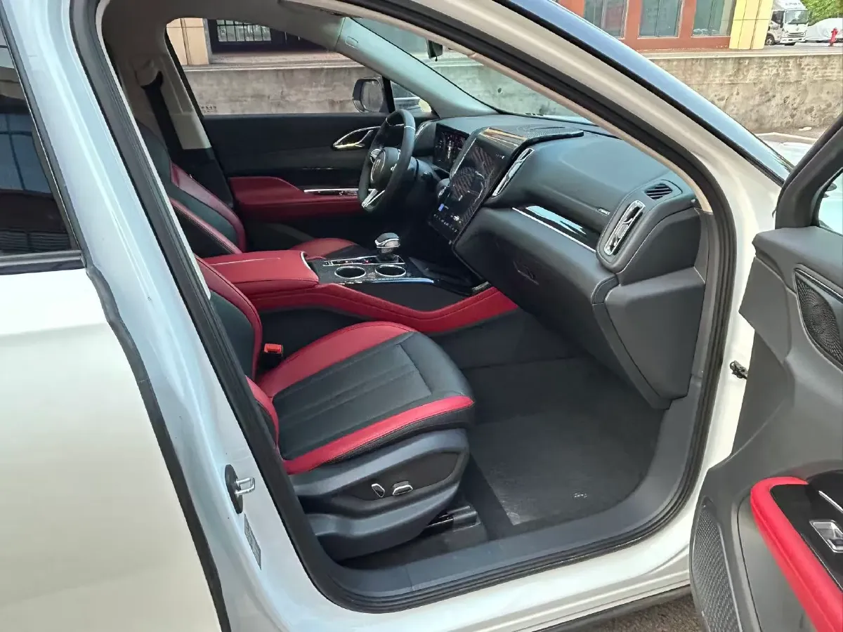 2023 HongQi HS3 1.5T 169HP L4 7DCT,autocango,china used car exporter,china ev exporter,chinese used car exporter,chinese used ev exporter