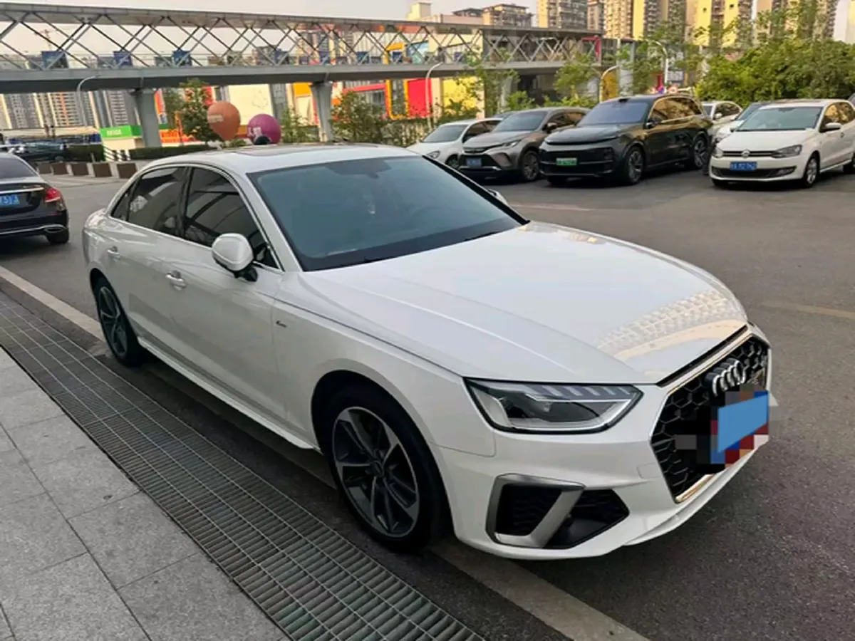 2022 Audi A4L 2.0T 190HP L4 7DCT,autocango,china used car exporter,china ev exporter,chinese used car exporter,chinese used ev exporter