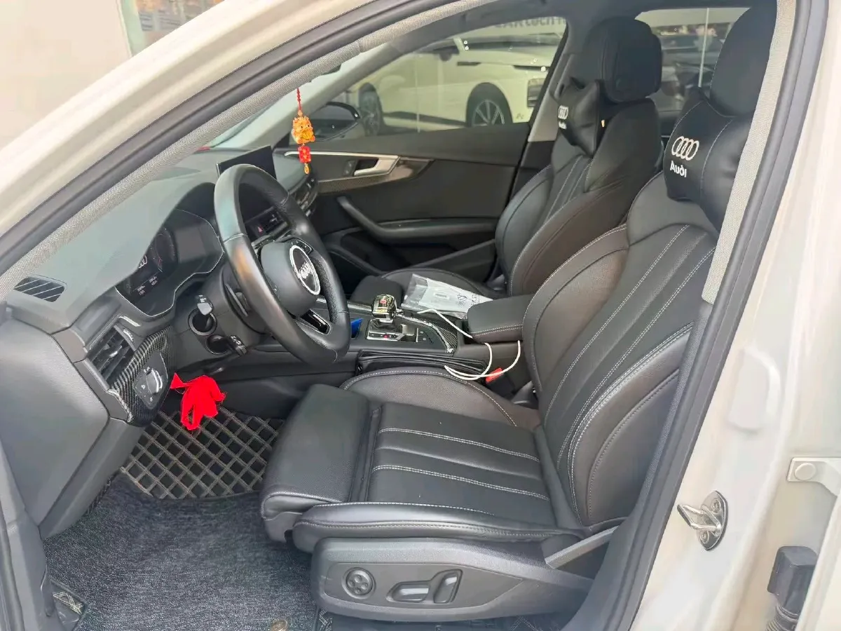 2022 Audi A4L 2.0T 190HP L4 7DCT,autocango,china used car exporter,china ev exporter,chinese used car exporter,chinese used ev exporter