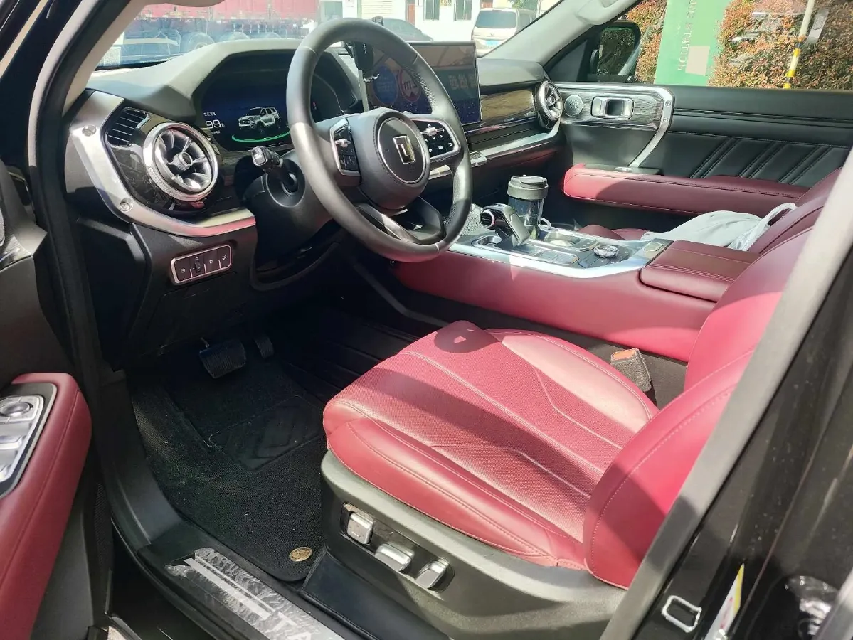 2024 Tank 400 2.0T 252HP L4 9AT PHEV 36.7/37.1KWH,autocango,china used car exporter,china ev exporter,chinese used car exporter,chinese used ev exporter