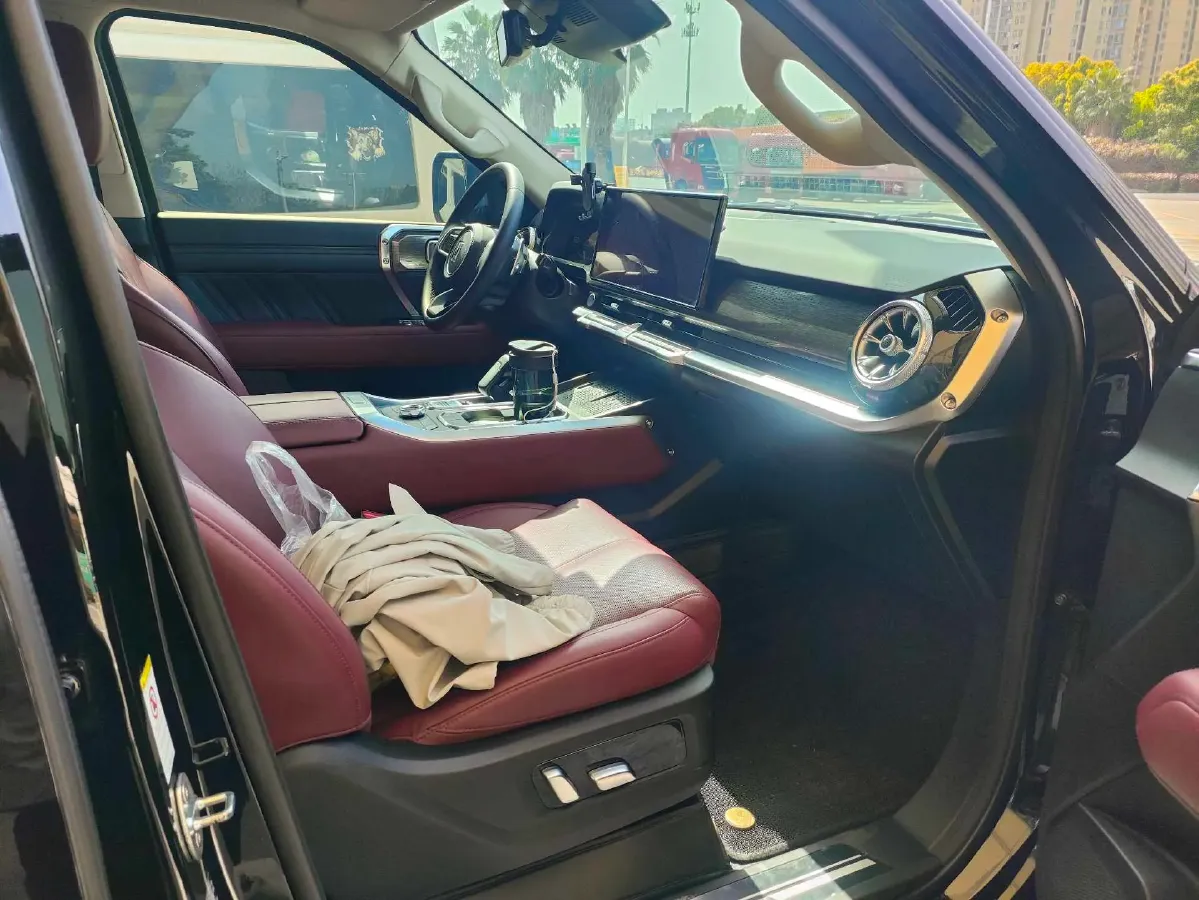 2024 Tank 400 2.0T 252HP L4 9AT PHEV 36.7/37.1KWH,autocango,china used car exporter,china ev exporter,chinese used car exporter,chinese used ev exporter