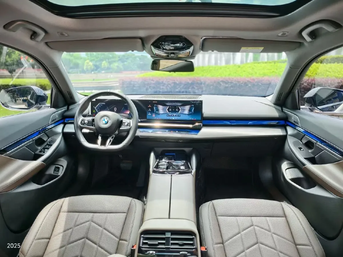 2024 BMW 5 Series 2.0T 258HP L4 8AT,autocango,china used car exporter,china ev exporter,chinese used car exporter,chinese used ev exporter