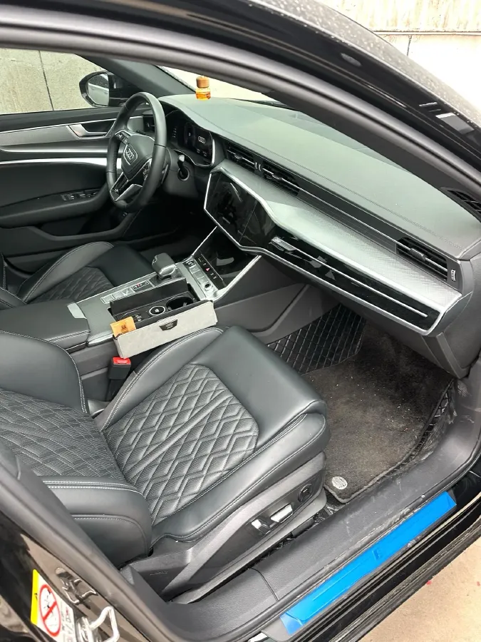 2025 Audi A6L 2.0T 245HP L4 7DCT,autocango,china used car exporter,china ev exporter,chinese used car exporter,chinese used ev exporter