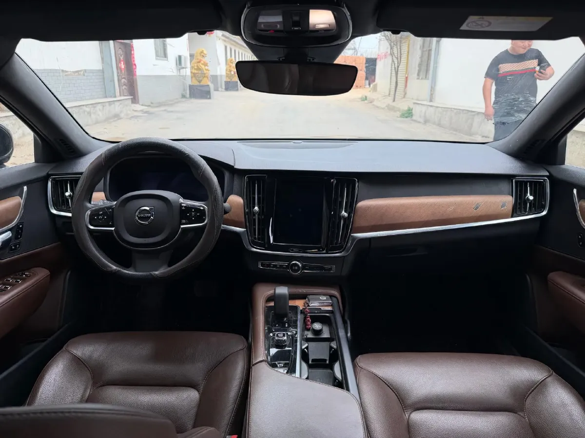2023 Volvo S90 2.0T 250HP L4 8AT,autocango,china used car exporter,china ev exporter,chinese used car exporter,chinese used ev exporter