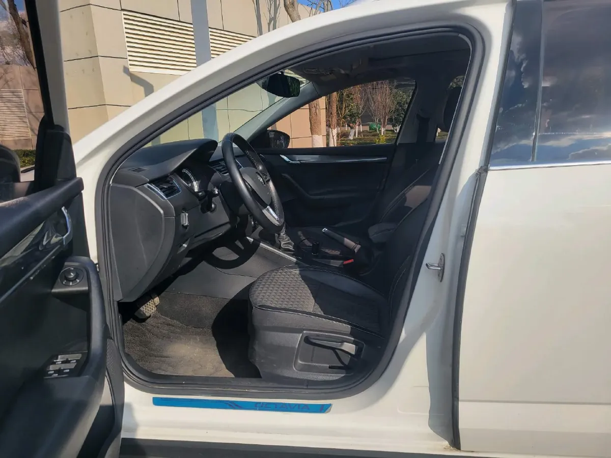 2018 Skoda Octavia 1.4T 150HP L4 7DCT,autocango,china used car exporter,china ev exporter,chinese used car exporter,chinese used ev exporter