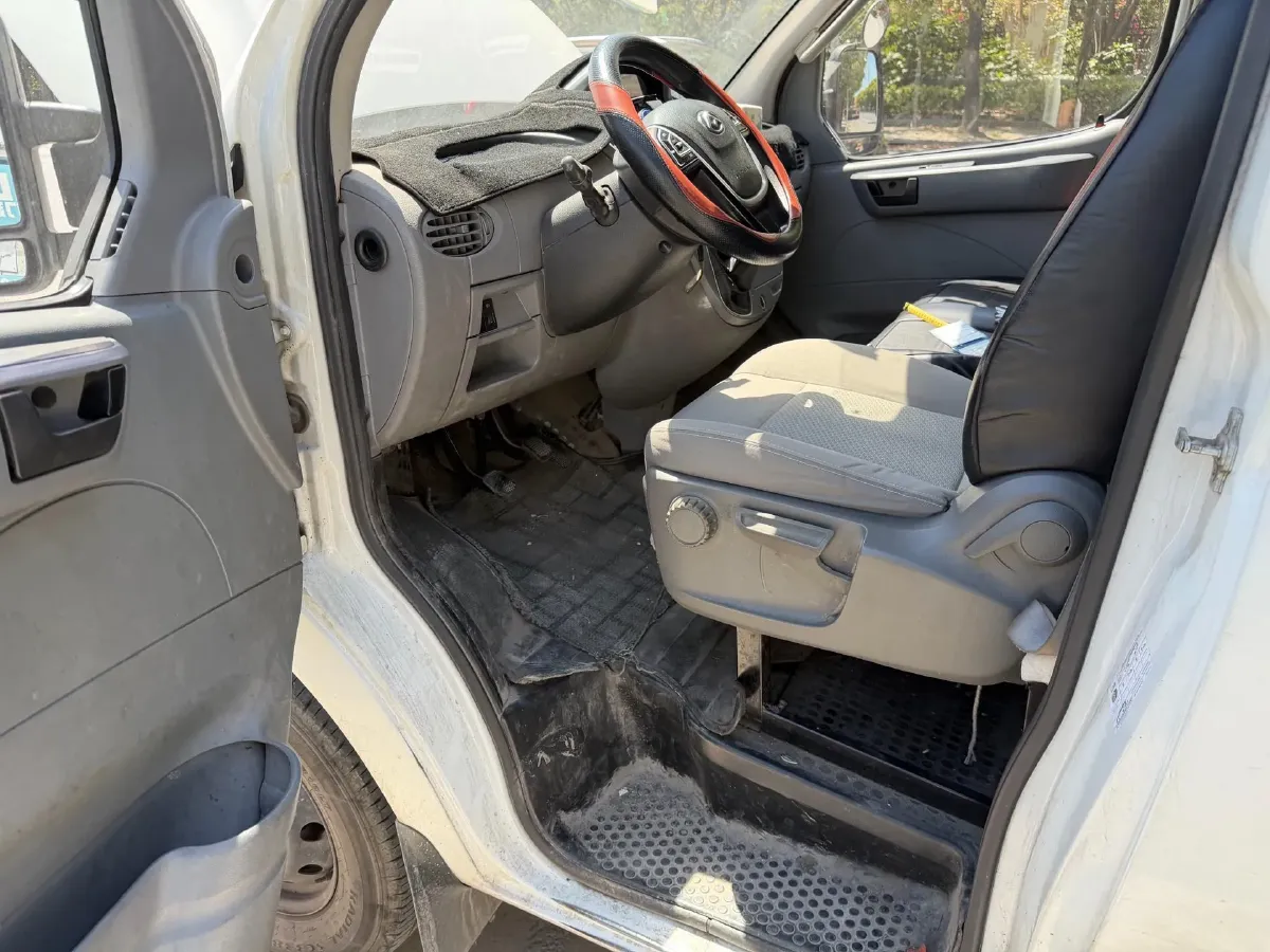 2019 MAXUS XinTu V80 2.5T 136HP L4 6MT,autocango,china used car exporter,china ev exporter,chinese used car exporter,chinese used ev exporter