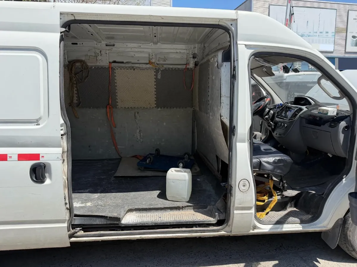 2019 MAXUS XinTu V80 2.5T 136HP L4 6MT,autocango,china used car exporter,china ev exporter,chinese used car exporter,chinese used ev exporter