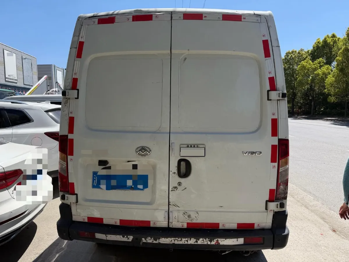 2019 MAXUS XinTu V80 2.5T 136HP L4 6MT,autocango,china used car exporter,china ev exporter,chinese used car exporter,chinese used ev exporter