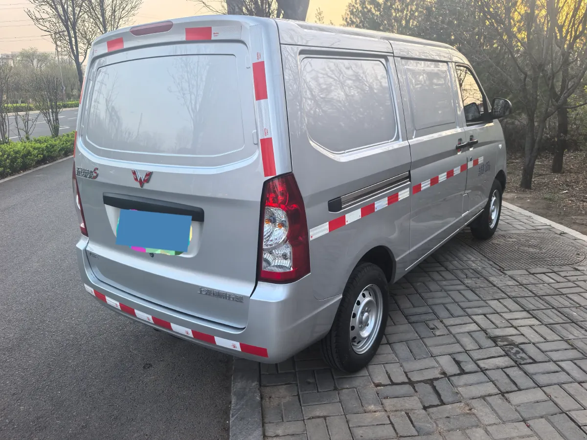 2022 WuLing RongGuang S 1.2L 76HP L4 5MT,autocango,china used car exporter,china ev exporter,chinese used car exporter,chinese used ev exporter