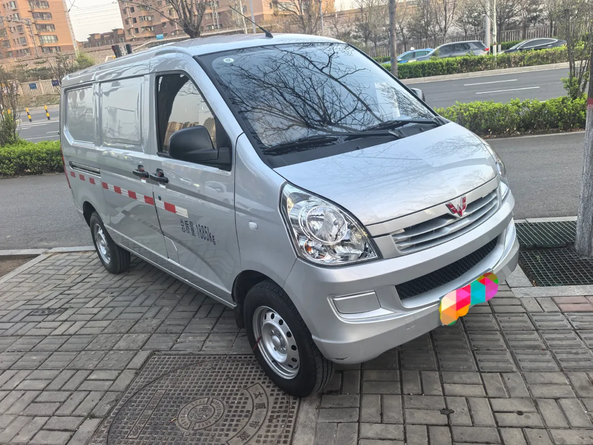 2022 WuLing RongGuang S 1.2L 76HP L4 5MT,autocango,china used car exporter,china ev exporter,chinese used car exporter,chinese used ev exporter