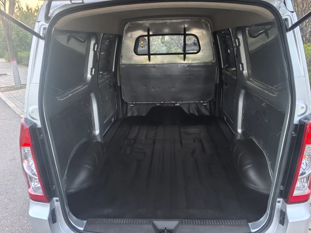 2022 WuLing RongGuang S 1.2L 76HP L4 5MT,autocango,china used car exporter,china ev exporter,chinese used car exporter,chinese used ev exporter