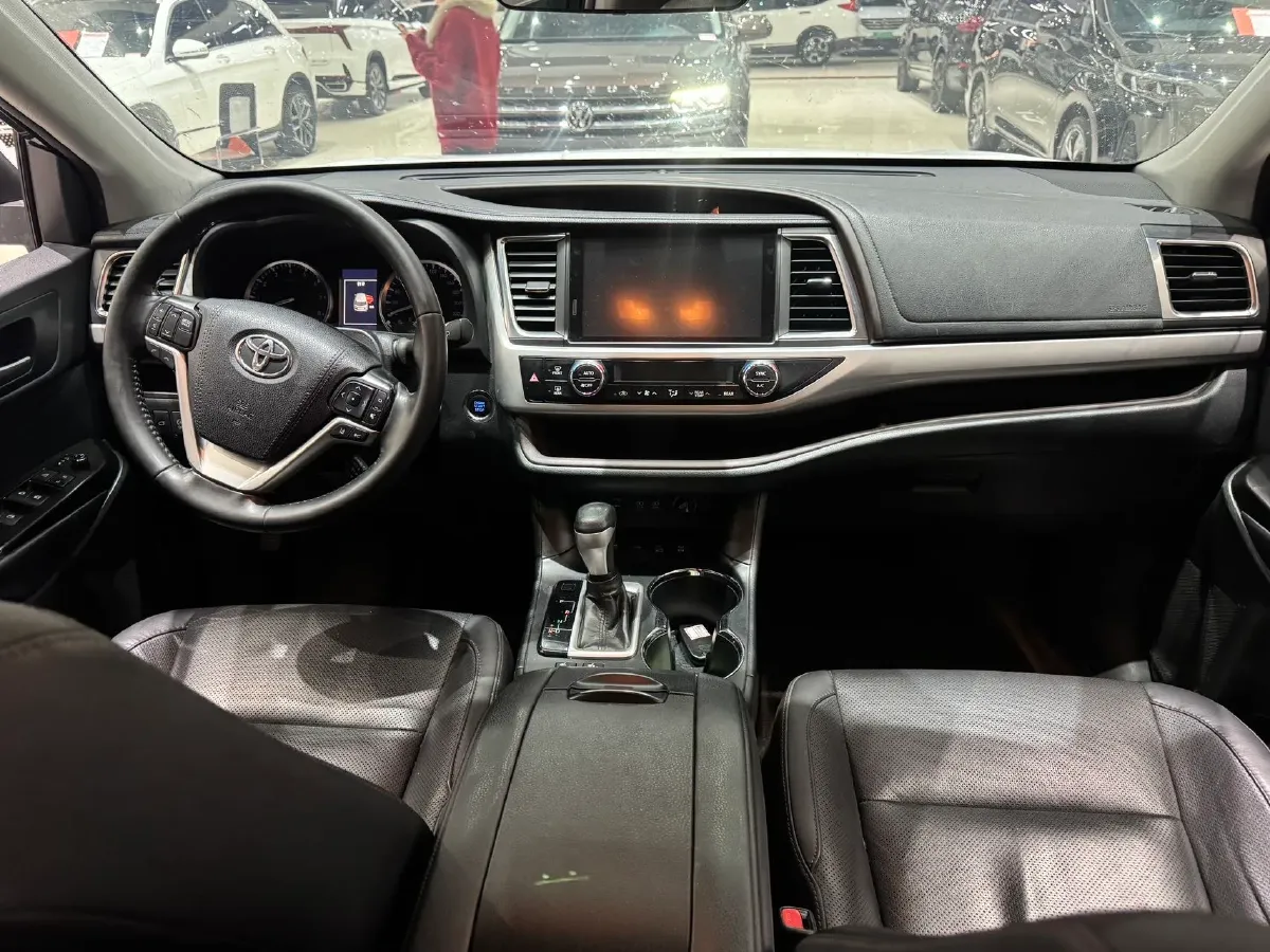 2018 Jeep Grand Commander 2.0T 265HP L4 9AT,autocango,china used car exporter,china ev exporter,chinese used car exporter,chinese used ev exporter