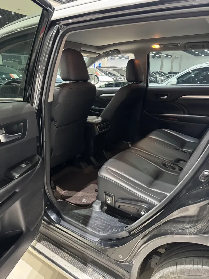 2018 Jeep Grand Commander 2.0T 265HP L4 9AT,autocango,china used car exporter,china ev exporter,chinese used car exporter,chinese used ev exporter