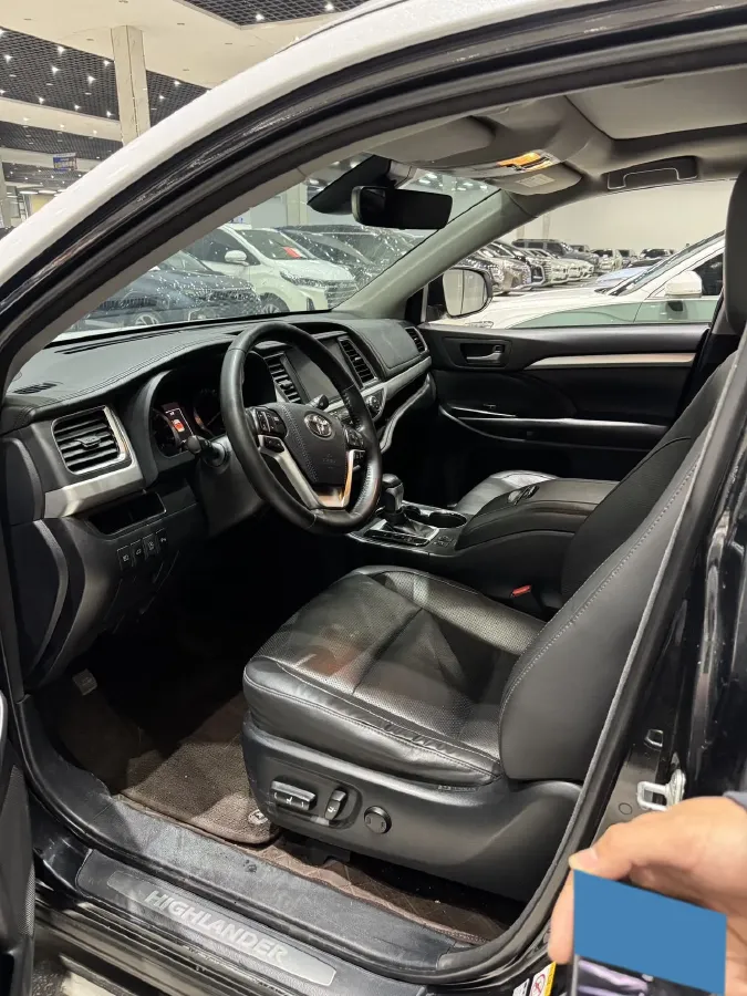 2018 Jeep Grand Commander 2.0T 265HP L4 9AT,autocango,china used car exporter,china ev exporter,chinese used car exporter,chinese used ev exporter