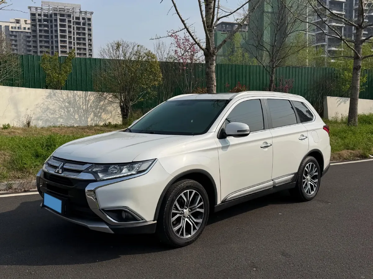 2018 Mitsubishi Outlander 2.4L 192HP L4 CVT,autocango,china used car exporter,china ev exporter,chinese used car exporter,chinese used ev exporter
