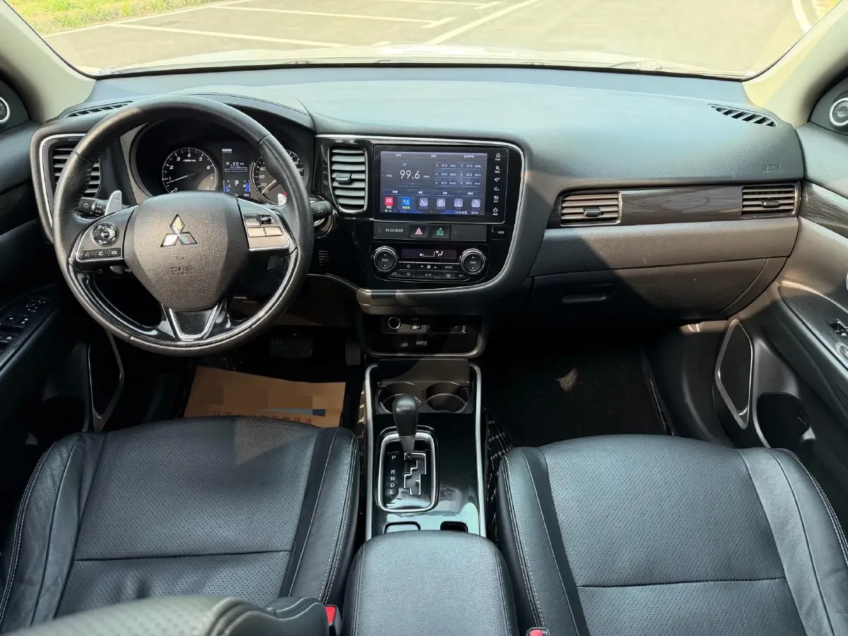 2018 Mitsubishi Outlander 2.4L 192HP L4 CVT,autocango,china used car exporter,china ev exporter,chinese used car exporter,chinese used ev exporter