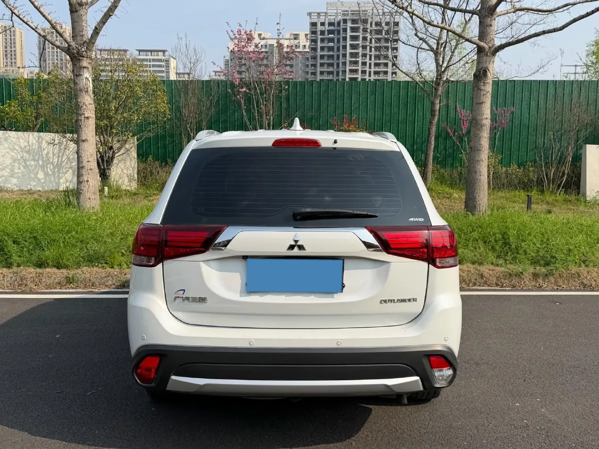 2018 Mitsubishi Outlander 2.4L 192HP L4 CVT,autocango,china used car exporter,china ev exporter,chinese used car exporter,chinese used ev exporter