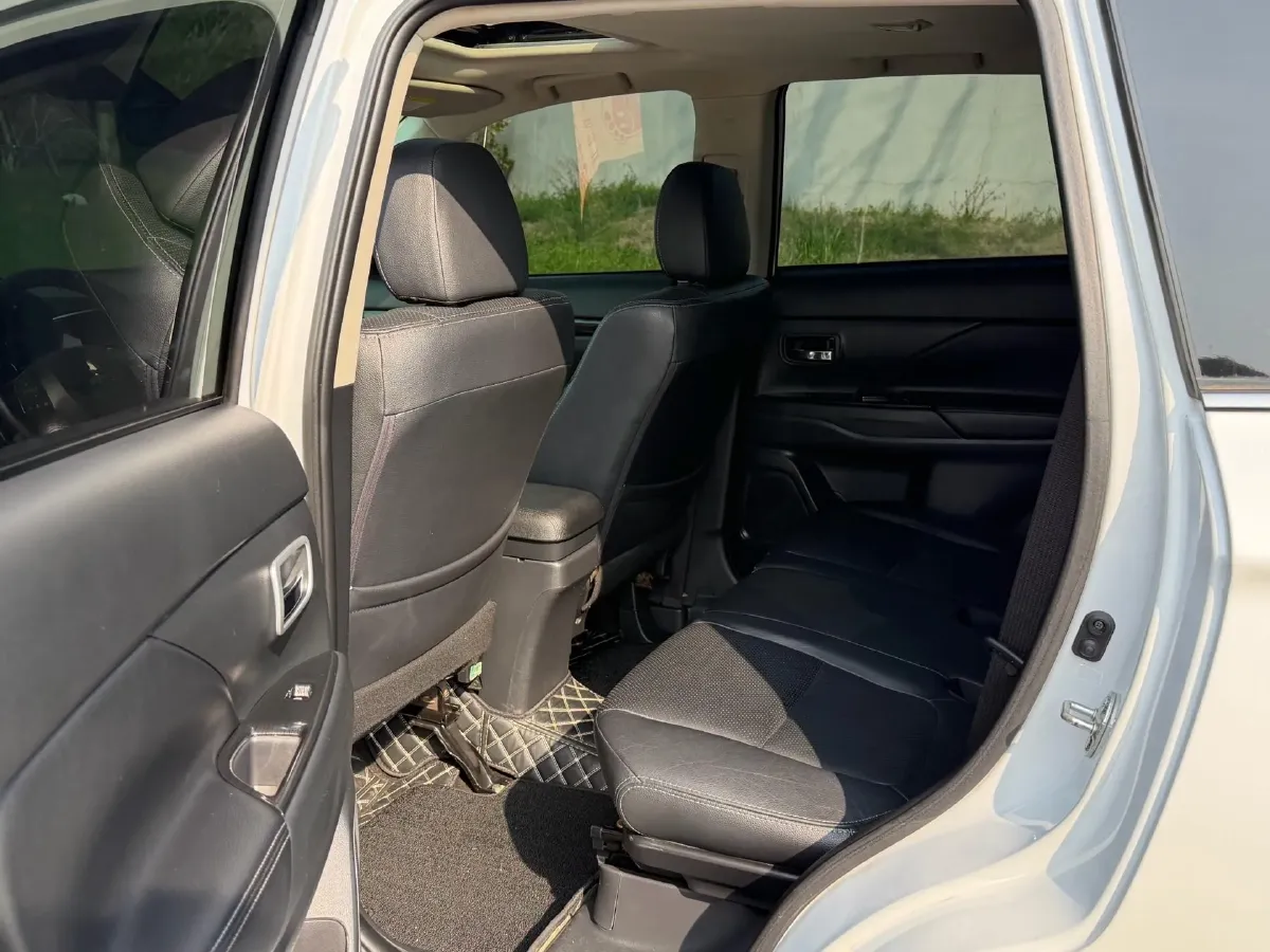 2018 Mitsubishi Outlander 2.4L 192HP L4 CVT,autocango,china used car exporter,china ev exporter,chinese used car exporter,chinese used ev exporter