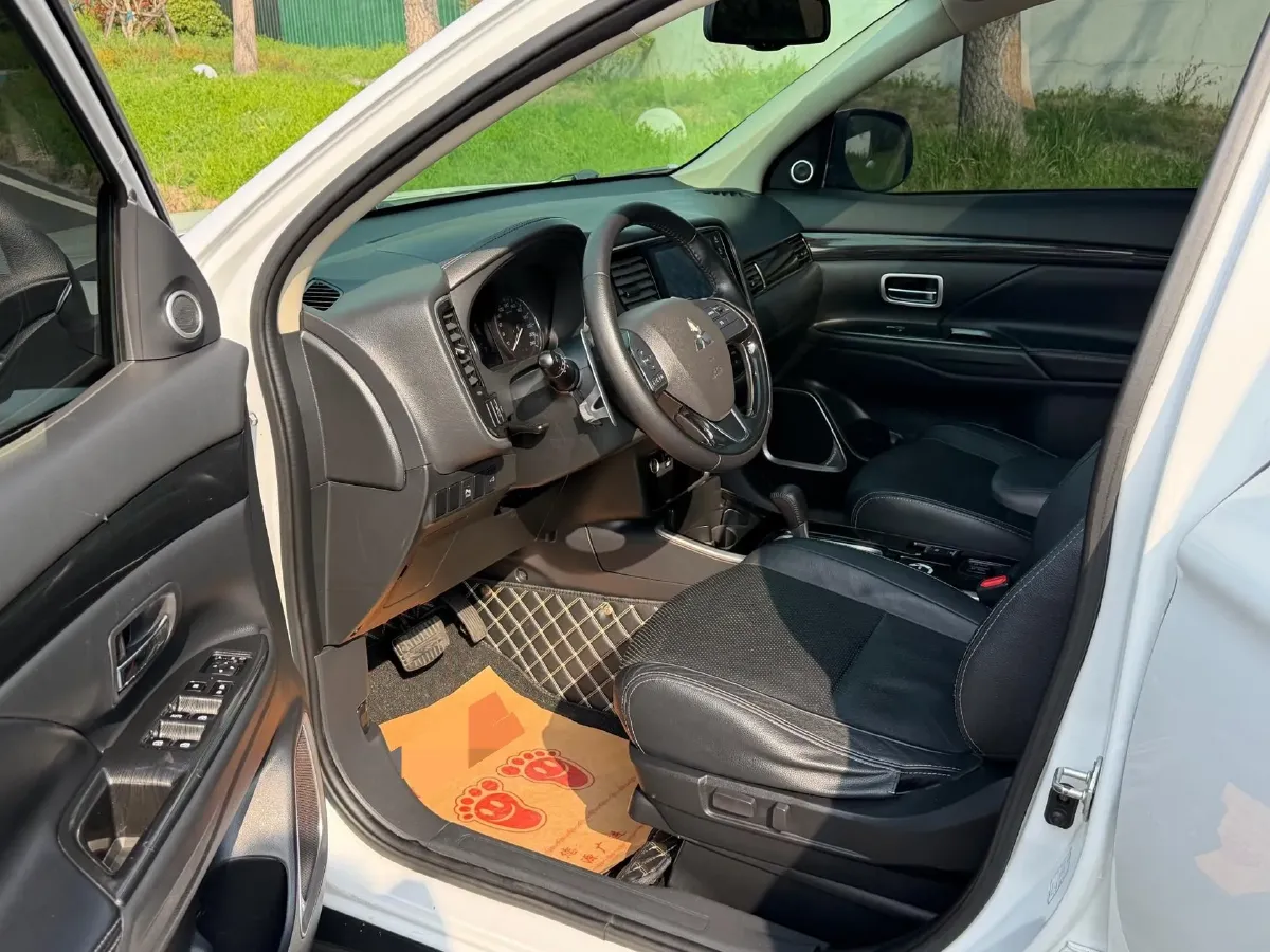 2018 Mitsubishi Outlander 2.4L 192HP L4 CVT,autocango,china used car exporter,china ev exporter,chinese used car exporter,chinese used ev exporter