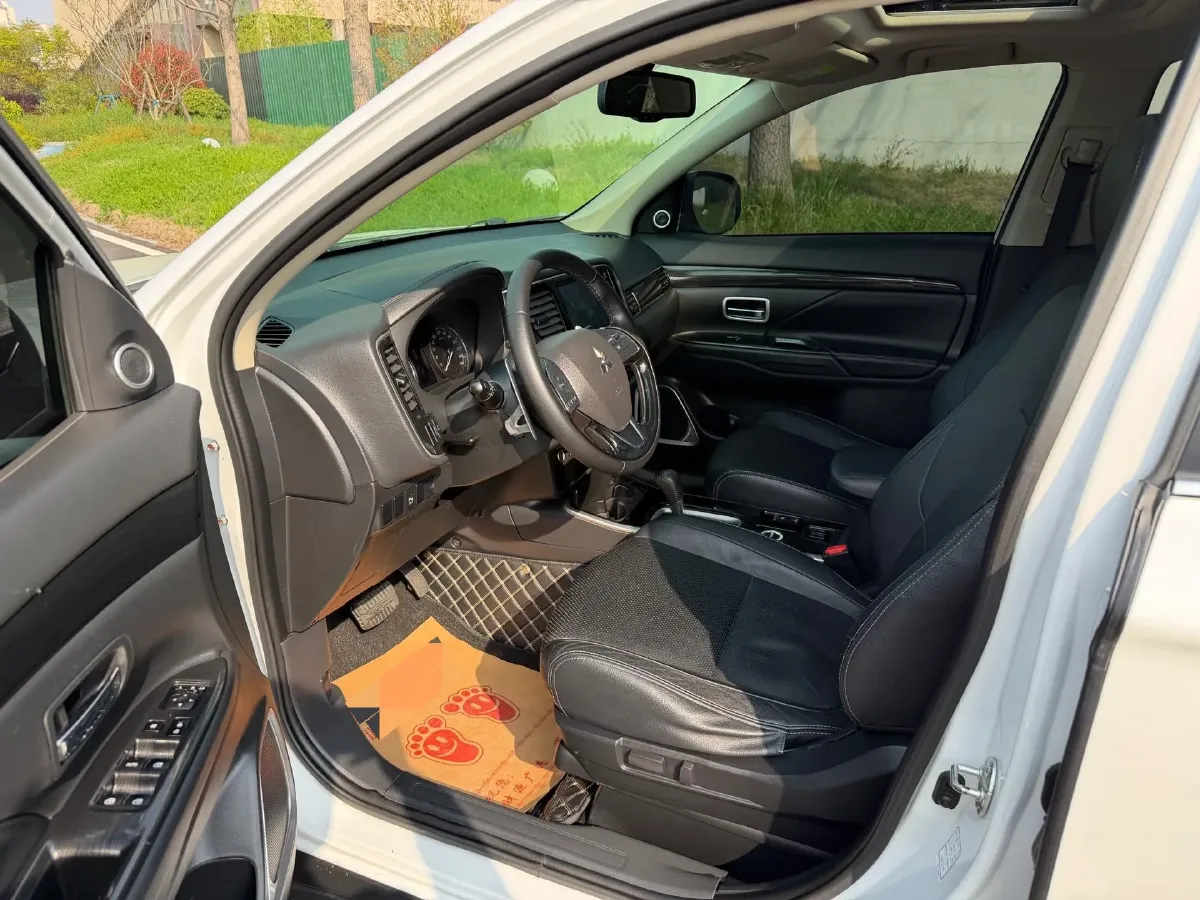 2018 Mitsubishi Outlander 2.4L 192HP L4 CVT,autocango,china used car exporter,china ev exporter,chinese used car exporter,chinese used ev exporter