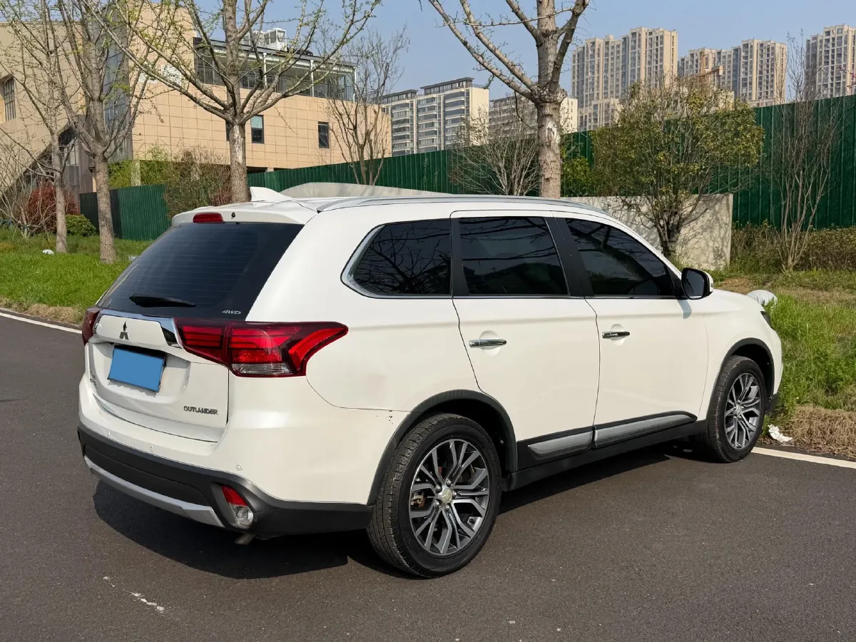 2018 Mitsubishi Outlander 2.4L 192HP L4 CVT,autocango,china used car exporter,china ev exporter,chinese used car exporter,chinese used ev exporter