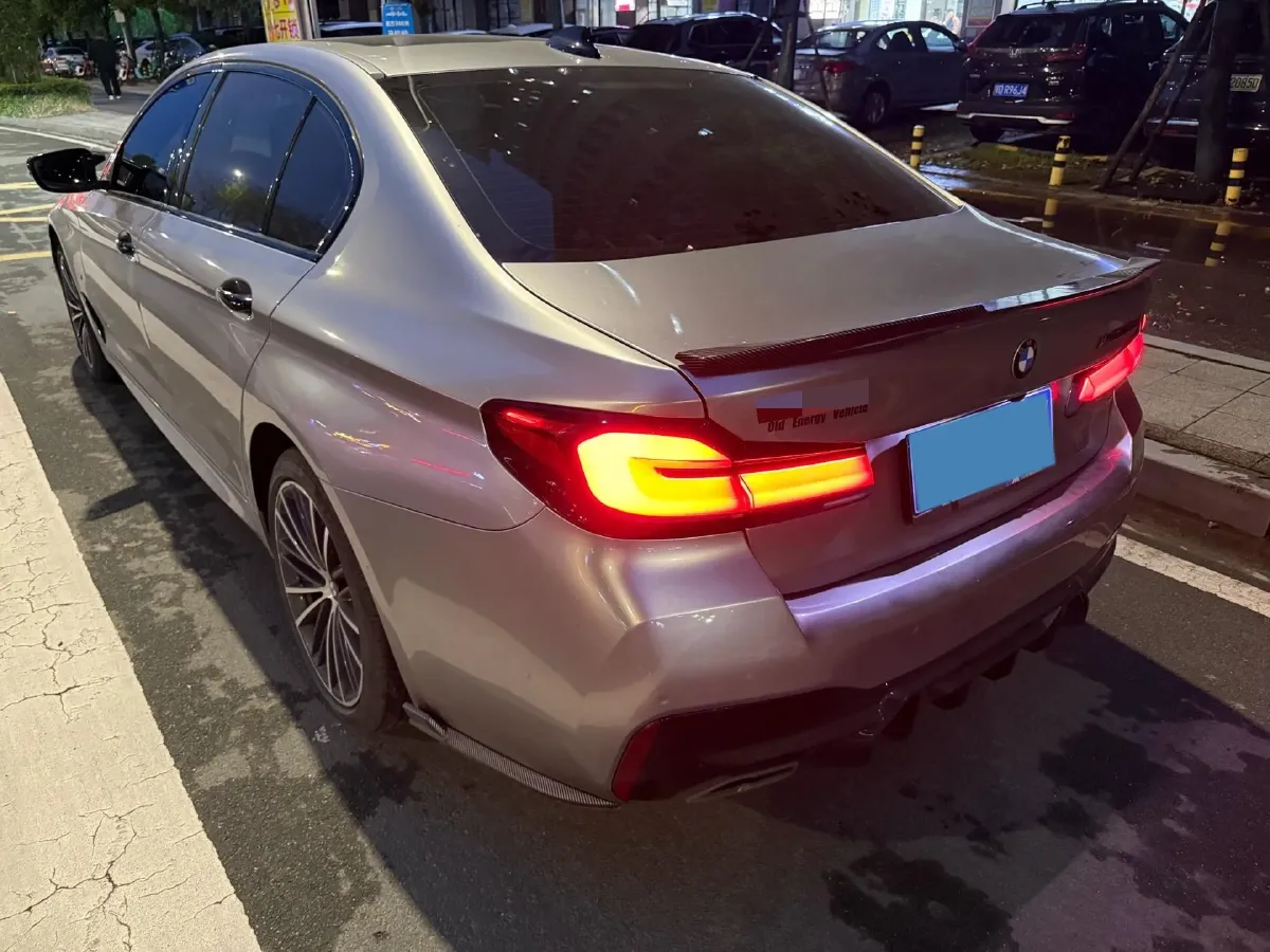 2022 BMW 5 Series 2.0T 252HP L4 8AT,autocango,china used car exporter,china ev exporter,chinese used car exporter,chinese used ev exporter