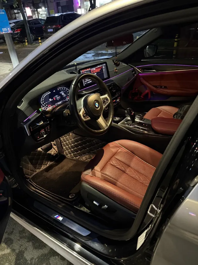 2022 BMW 5 Series 2.0T 252HP L4 8AT,autocango,china used car exporter,china ev exporter,chinese used car exporter,chinese used ev exporter