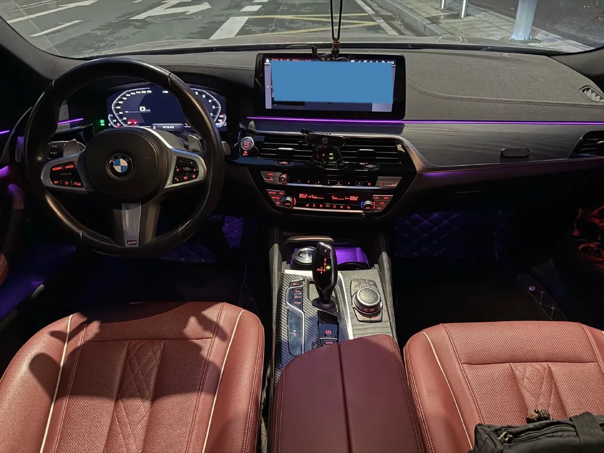 2022 BMW 5 Series 2.0T 252HP L4 8AT,autocango,china used car exporter,china ev exporter,chinese used car exporter,chinese used ev exporter