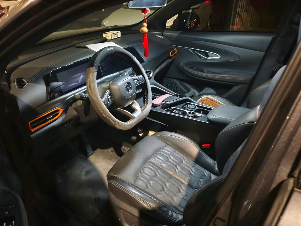 2022 ChangAn UNI-T 1.5T 188HP L4 7DCT,autocango,china used car exporter,china ev exporter,chinese used car exporter,chinese used ev exporter