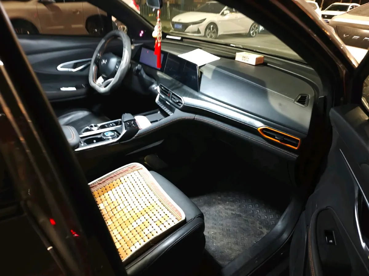 2022 ChangAn UNI-T 1.5T 188HP L4 7DCT,autocango,china used car exporter,china ev exporter,chinese used car exporter,chinese used ev exporter