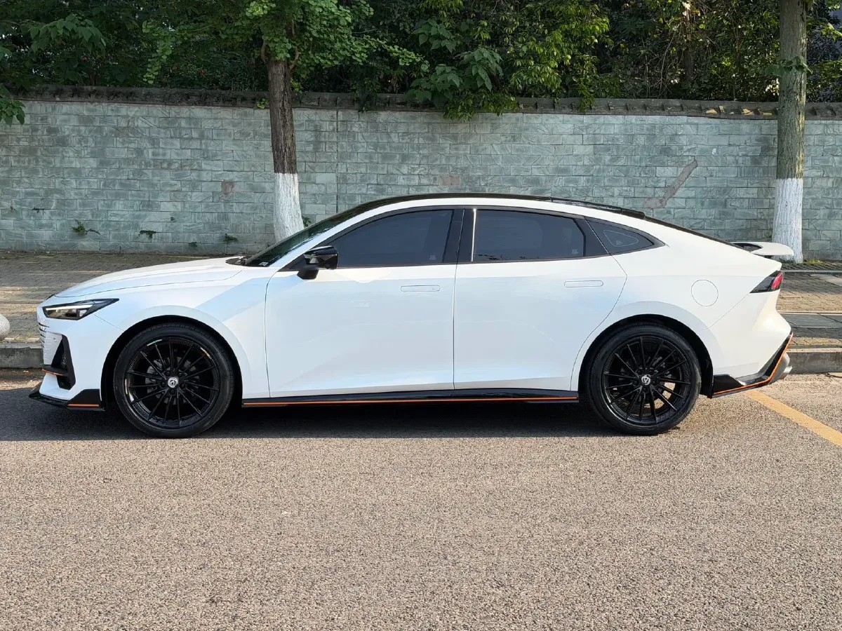 2022 ChangAn UNI-V 1.5T 188HP L4 7DCT,autocango,china used car exporter,china ev exporter,chinese used car exporter,chinese used ev exporter