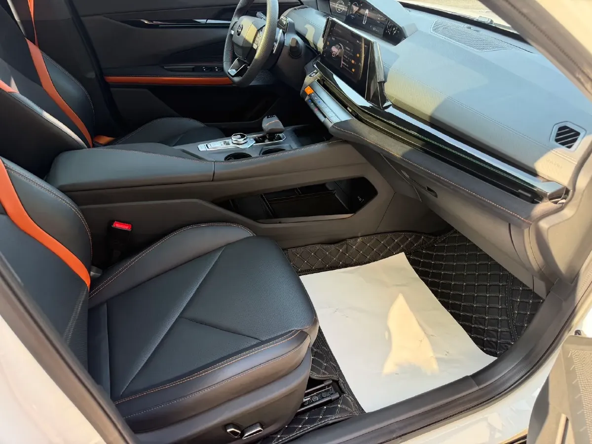 2022 ChangAn UNI-V 1.5T 188HP L4 7DCT,autocango,china used car exporter,china ev exporter,chinese used car exporter,chinese used ev exporter