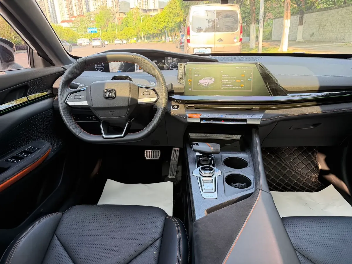 2022 ChangAn UNI-V 1.5T 188HP L4 7DCT,autocango,china used car exporter,china ev exporter,chinese used car exporter,chinese used ev exporter