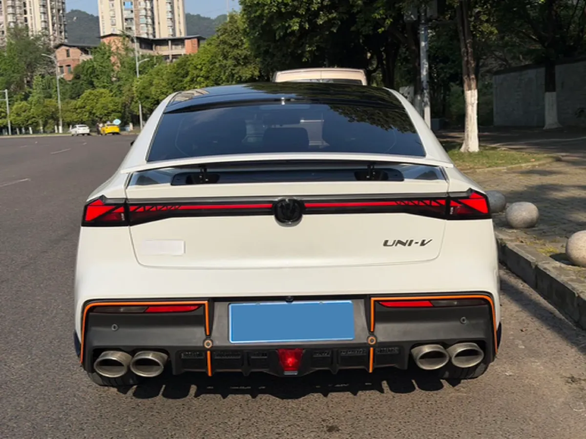 2022 ChangAn UNI-V 1.5T 188HP L4 7DCT,autocango,china used car exporter,china ev exporter,chinese used car exporter,chinese used ev exporter