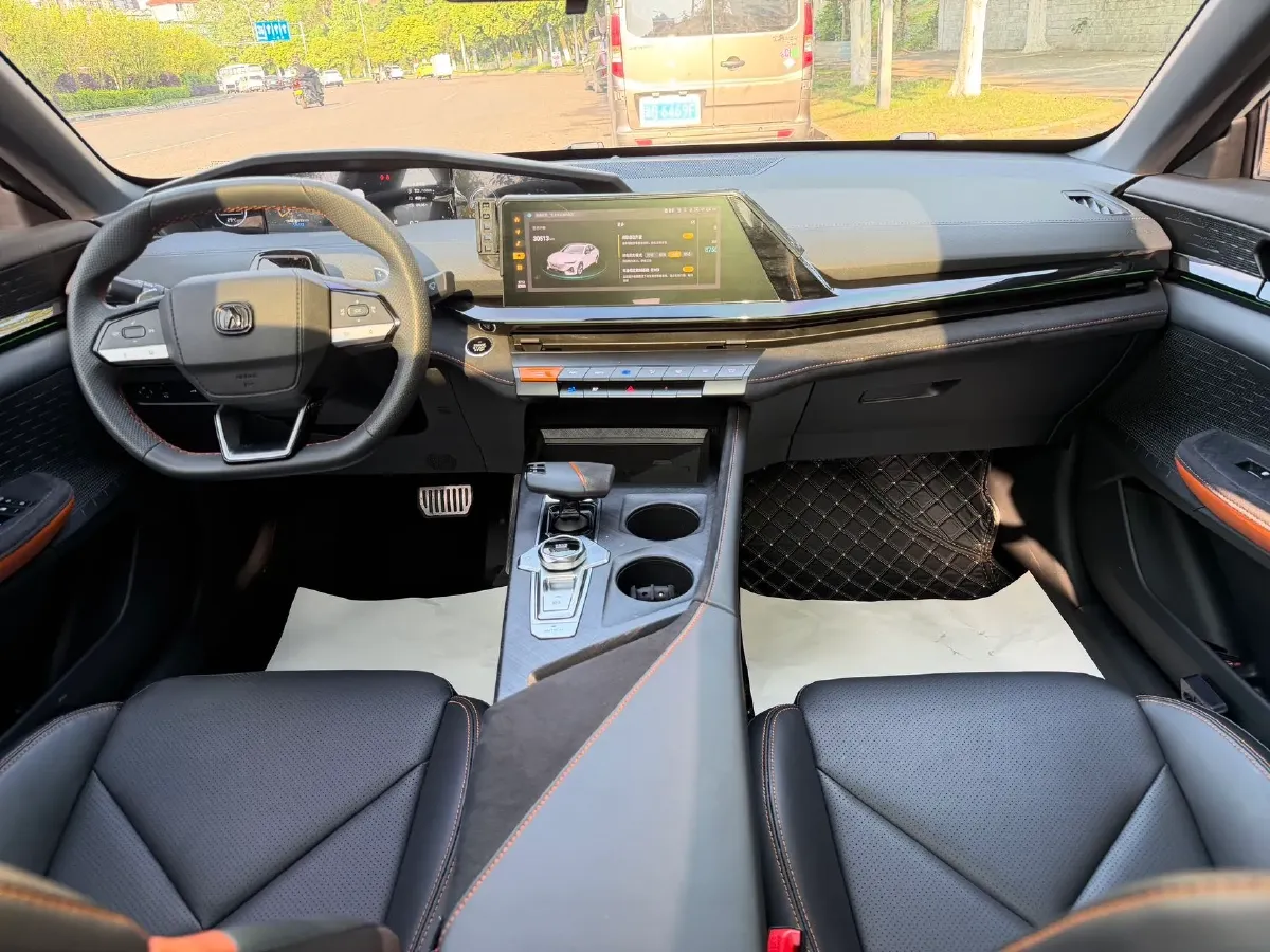 2022 ChangAn UNI-V 1.5T 188HP L4 7DCT,autocango,china used car exporter,china ev exporter,chinese used car exporter,chinese used ev exporter