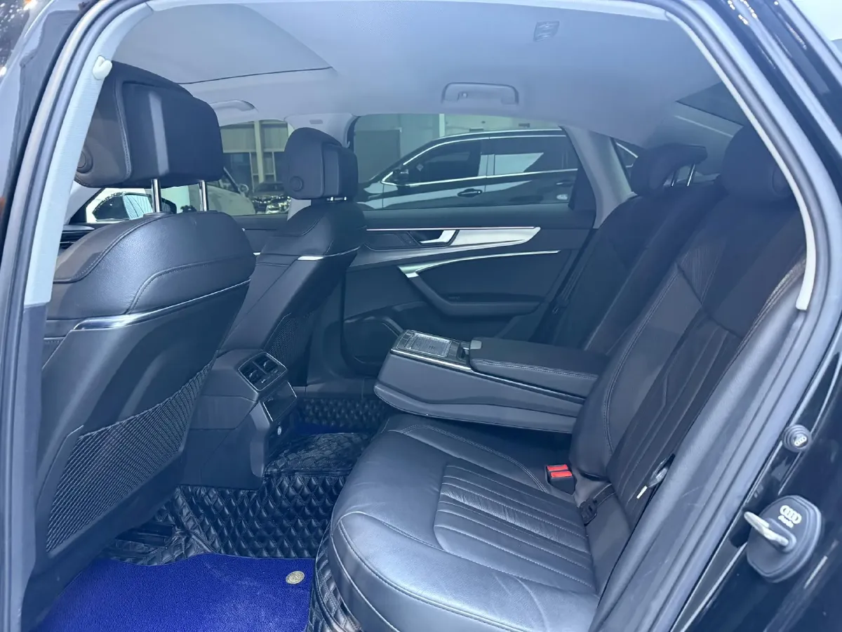 2021 Audi A6L 2.0T 190HP L4 7DCT,autocango,china used car exporter,china ev exporter,chinese used car exporter,chinese used ev exporter