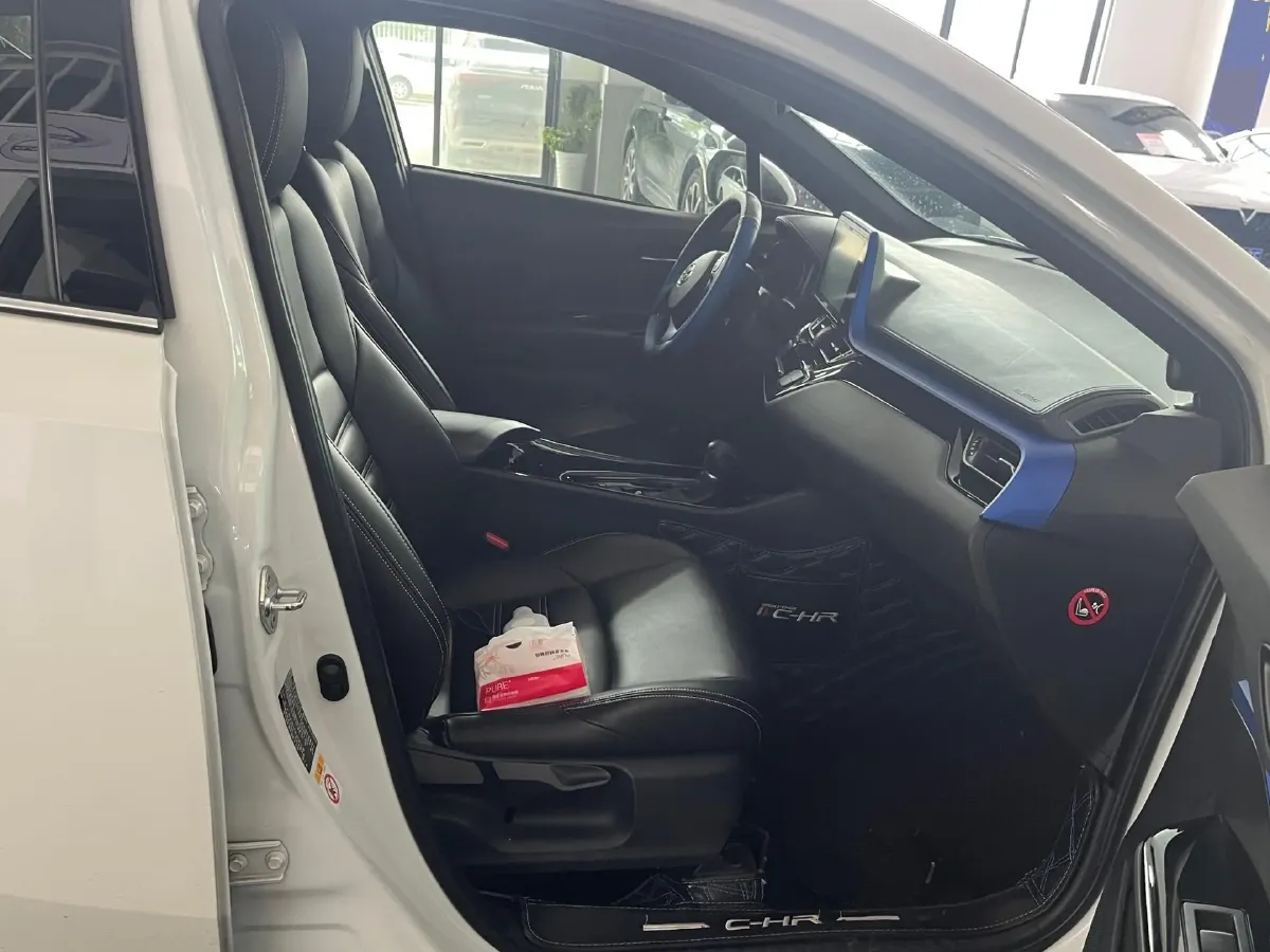 2018 Toyota C-HR 2.0L 171HP L4 CVT,autocango,china used car exporter,china ev exporter,chinese used car exporter,chinese used ev exporter