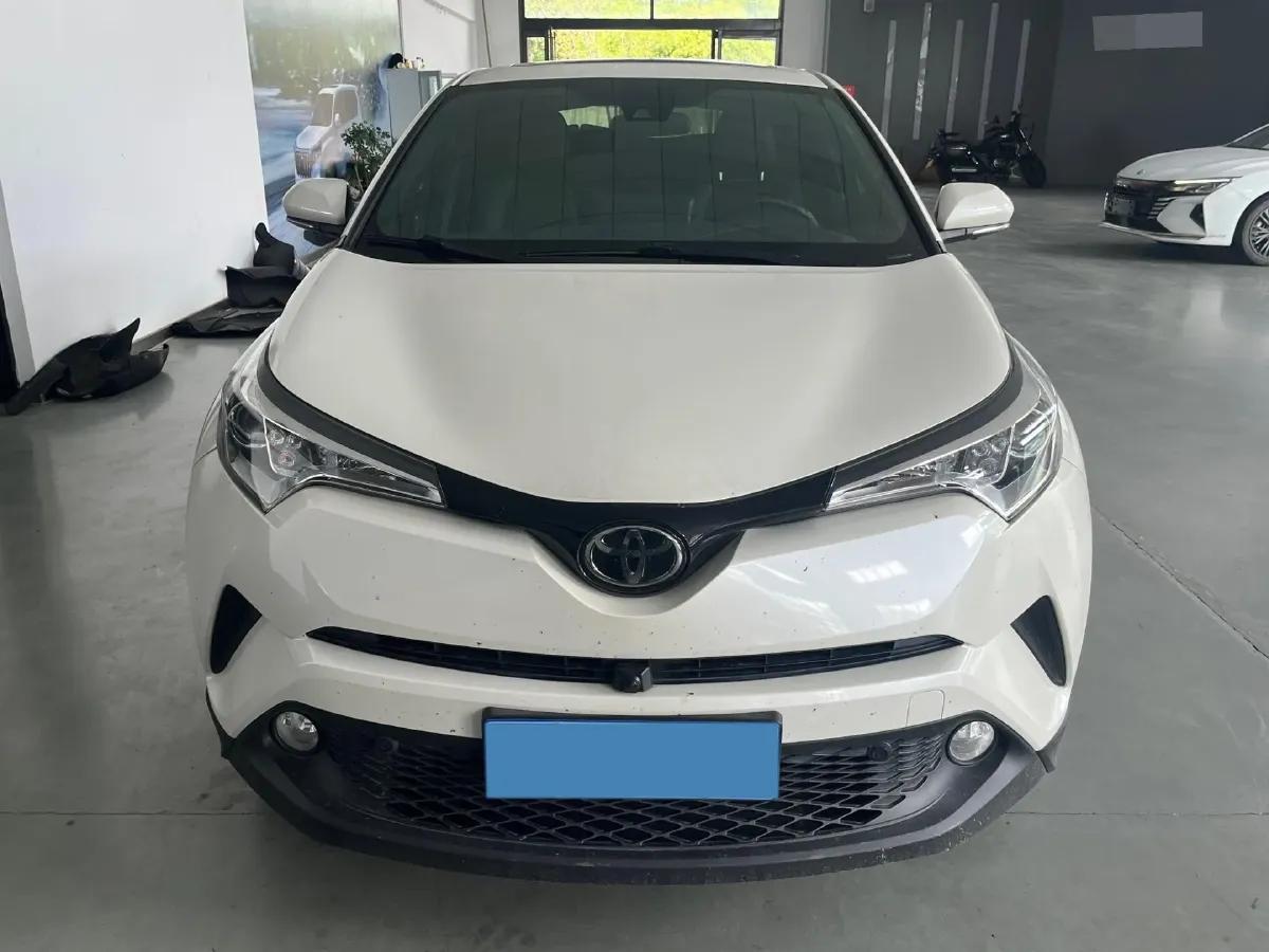 2018 Toyota C-HR 2.0L 171HP L4 CVT,autocango,china used car exporter,china ev exporter,chinese used car exporter,chinese used ev exporter