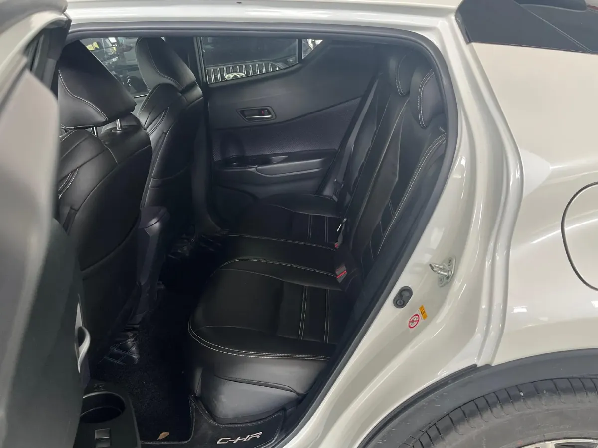 2018 Toyota C-HR 2.0L 171HP L4 CVT,autocango,china used car exporter,china ev exporter,chinese used car exporter,chinese used ev exporter